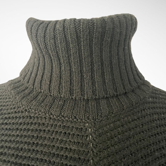 Banana Republic Black Turtleneck Poncho Sweater Fringe Merino Wool Size M/L - Picture 7 of 10